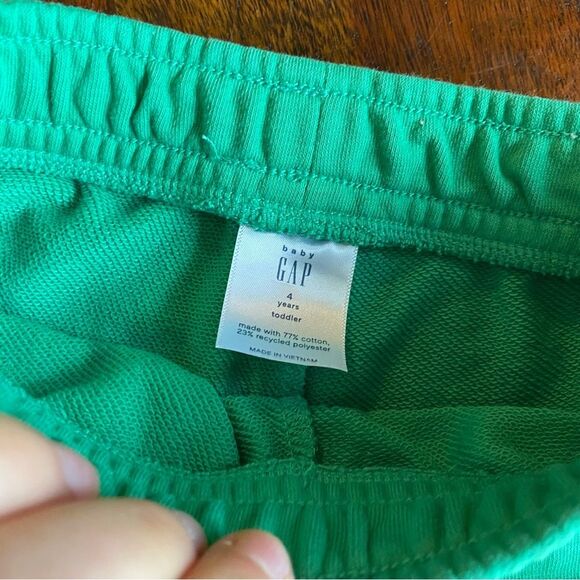 Gap 4t pull on track shorts in green - Picture 2 of 3